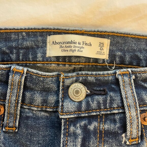 Abercrombie Ultra High Rise Ankle Straight Jeans (25R) - Picture 2 of 3